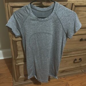 grey lulu shirt